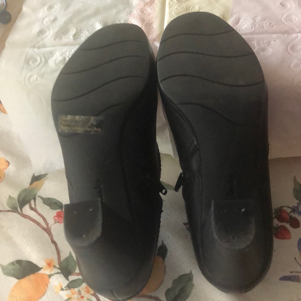 Clarks black ankle boot, size 6.5M - Picture 5 of 5